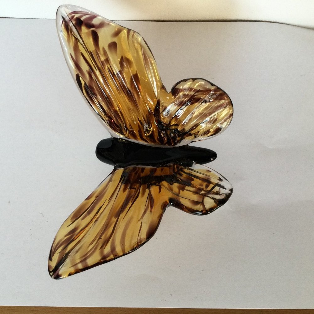 Vintage Dynasty Gallery Glass Butterfly figurine paper weight car decoration